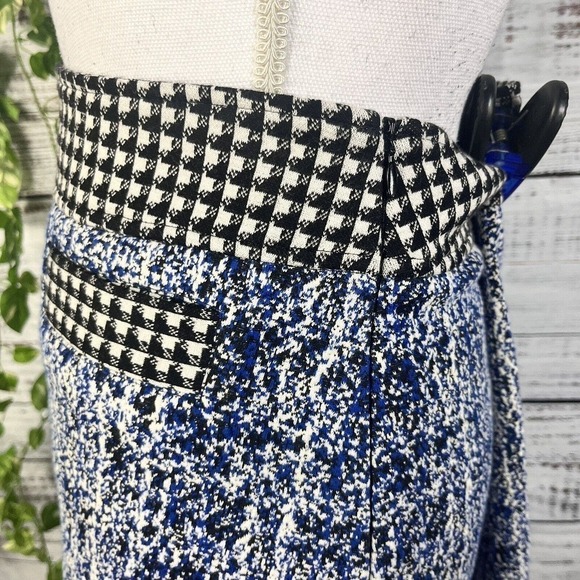 Cabi Skirt size 6 Black Hounds Tooth Blue Ponte Knit Pockets Knee A Line Stretch - Picture 8 of 11